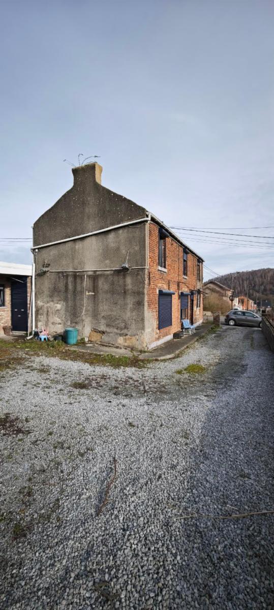 photo 4 du bien Maison d'habitation avec dépendances, cour et garages