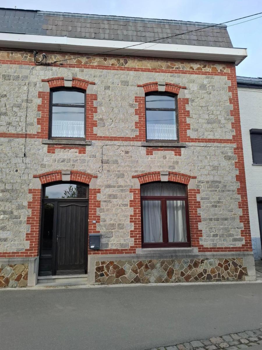 Belle maison en pierres avec jardin à Hymiée