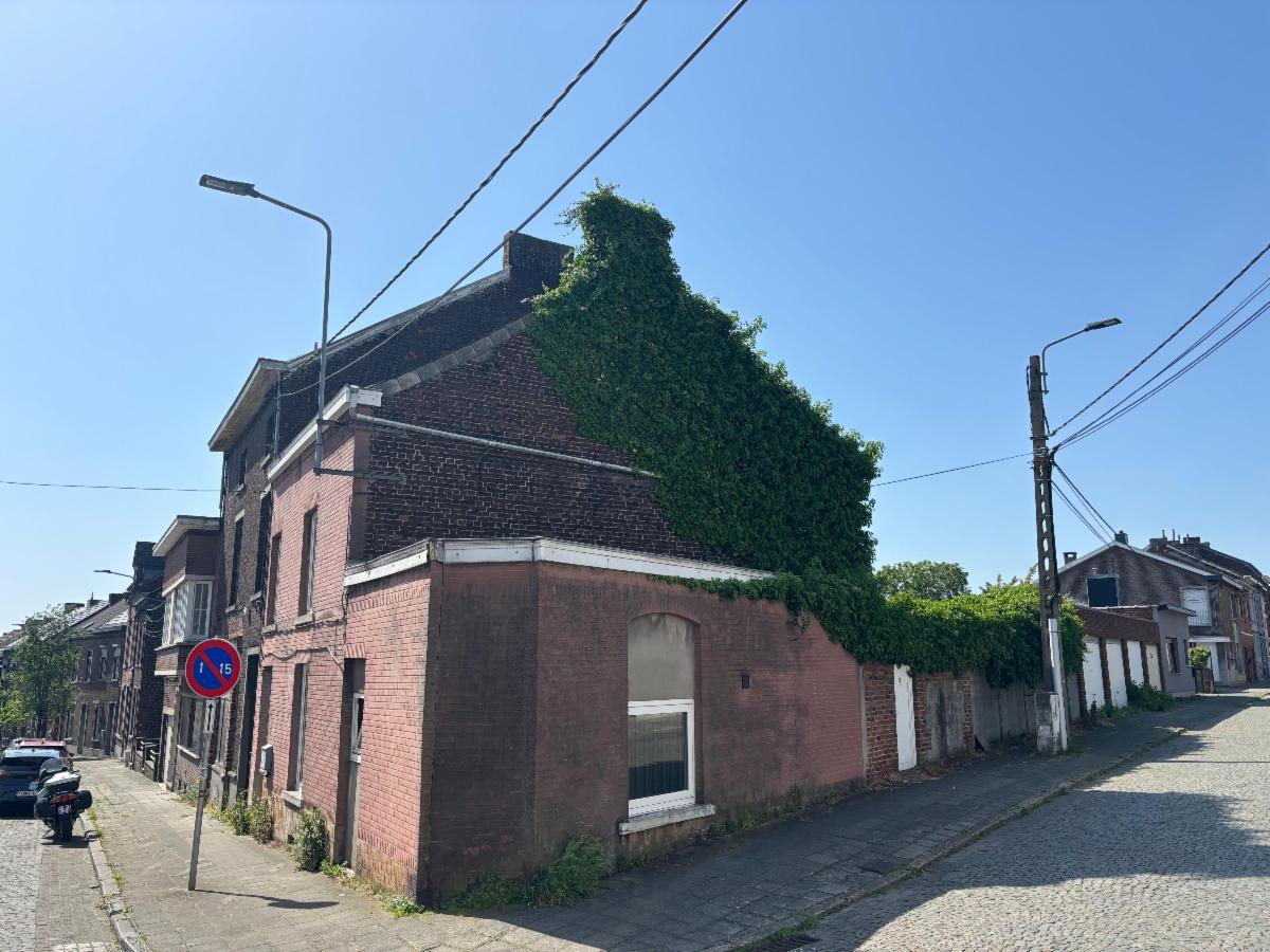 photo 2 du bien Maison trois façades à rénover avec jardin et garage 