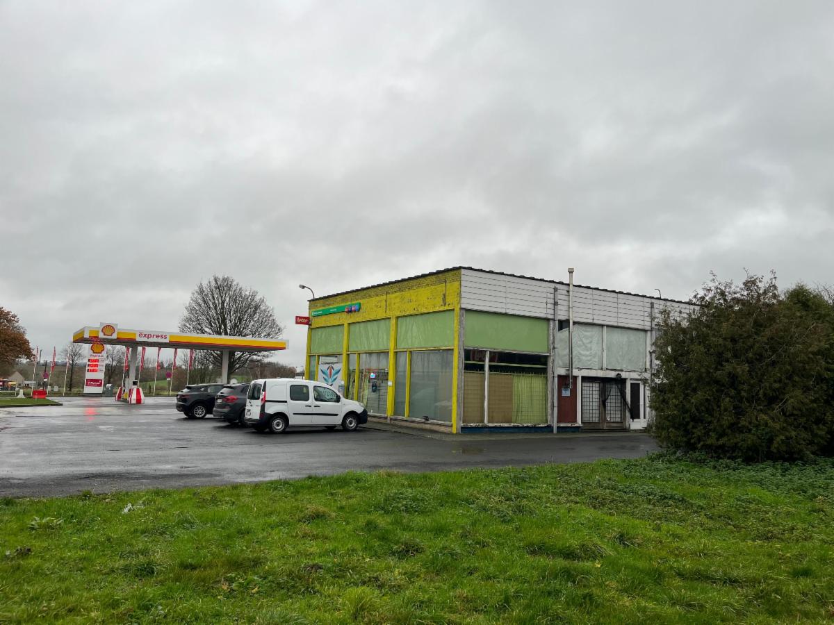photo 3 du bien Bâtiments commerciaux, entrepôt, station-service et parking