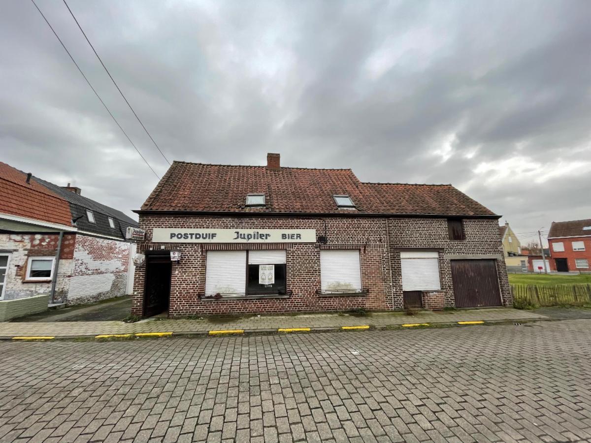 Maison de commerce 3 façades sise à SINT-DENIJS