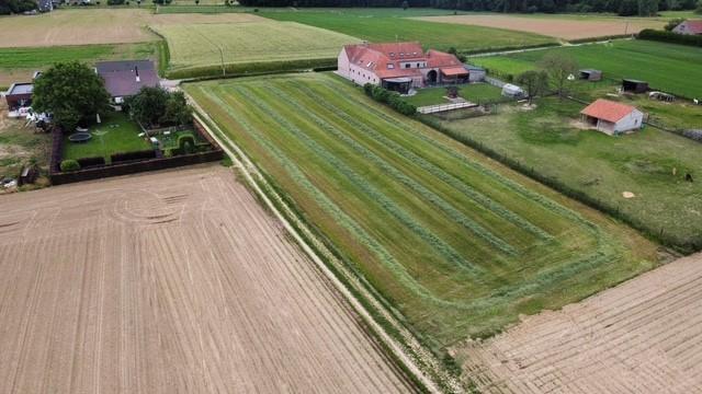 Un champ sis au lieu-dit «STEVENSKOUTER» libre d'occupation