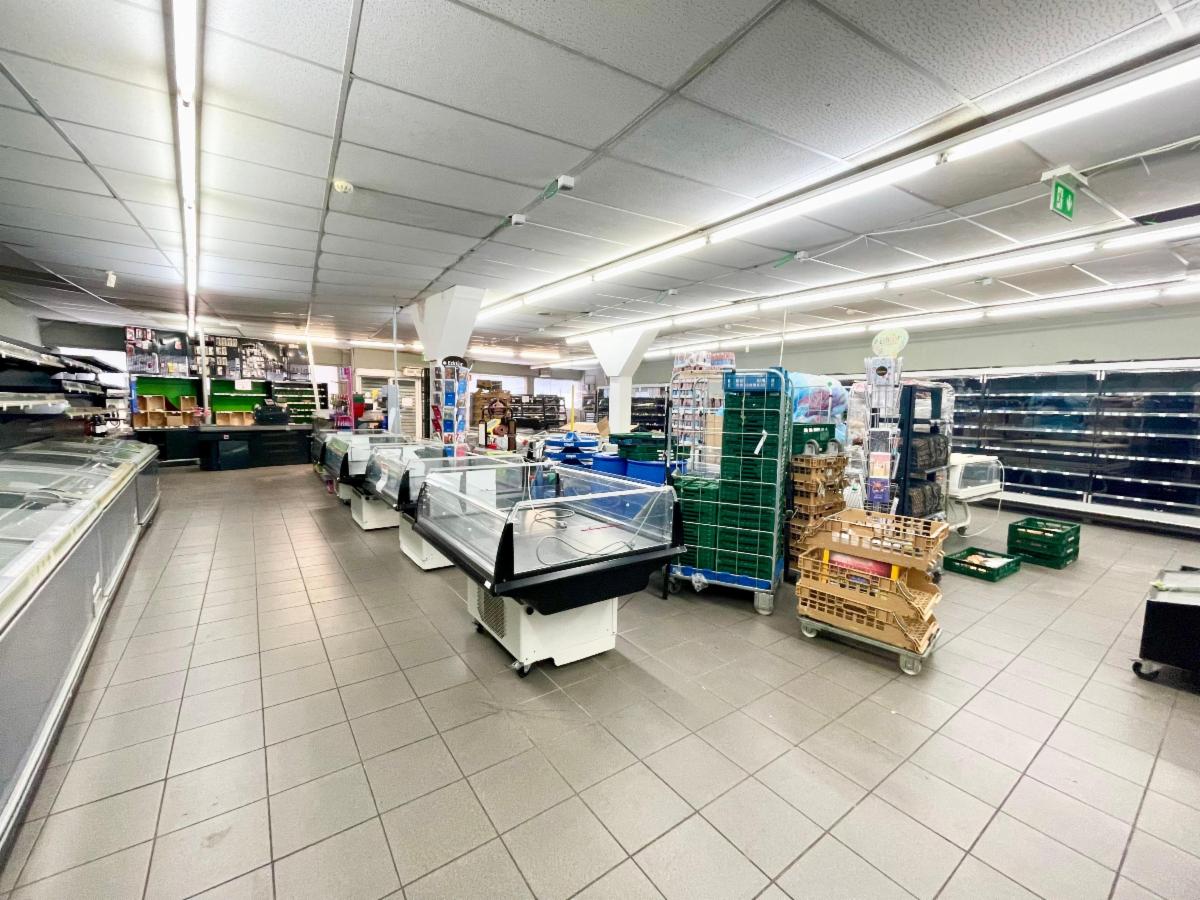 photo 2 du bien Surface commerciale à vendre