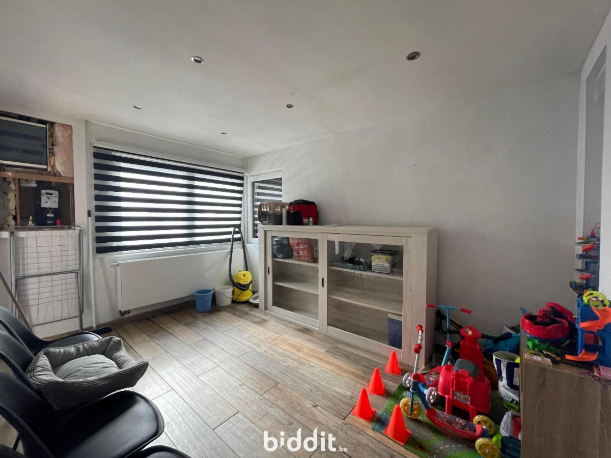 photo 3 du bien Maison 3 façades avec garage, cour et jardin