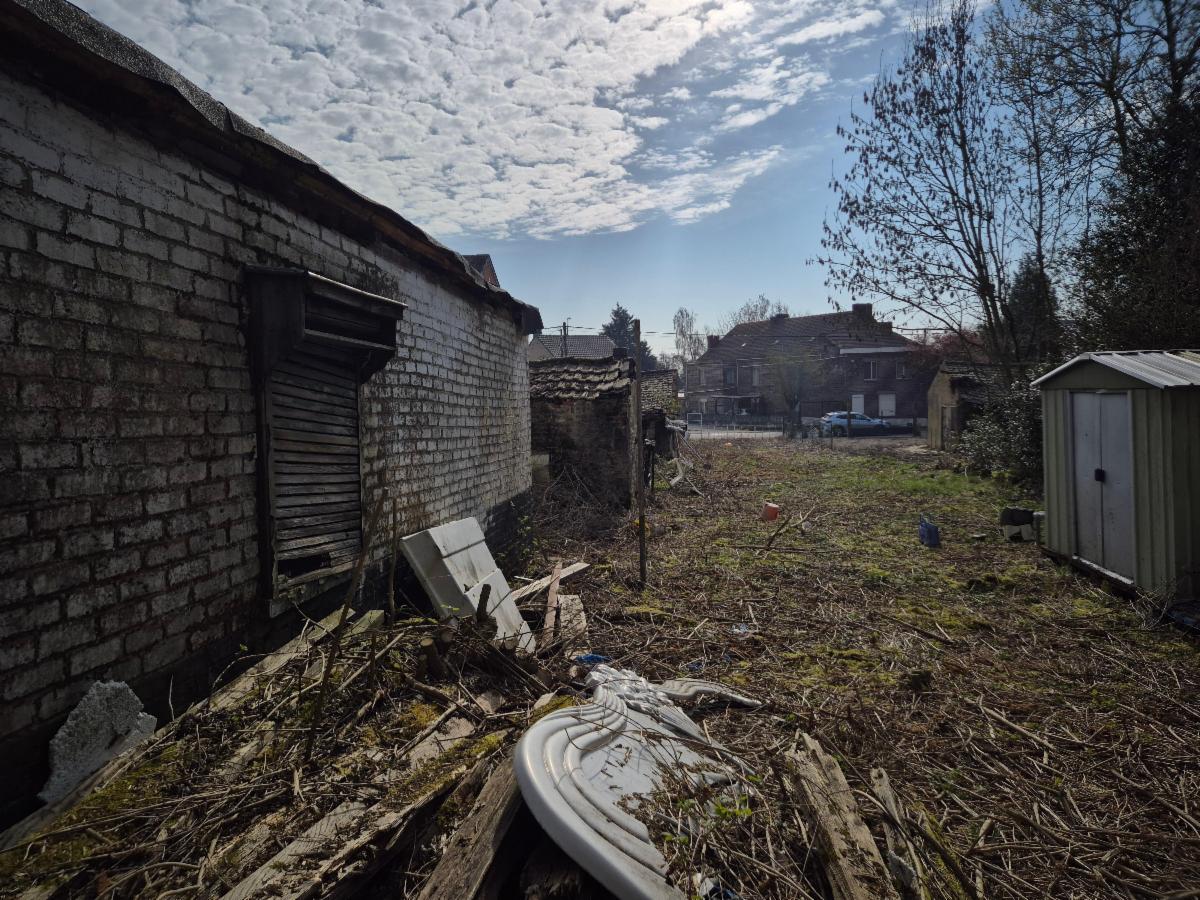 Photo 3 du bien Parcelle de terrain en zone d'habitat avec ruines