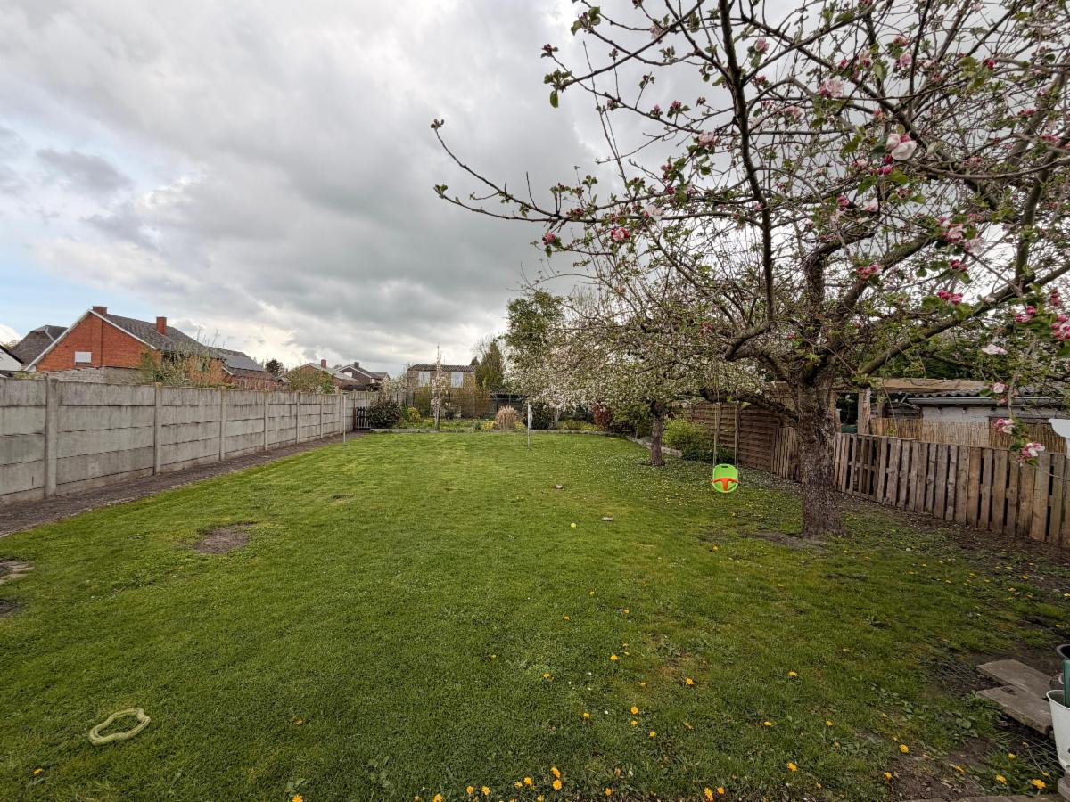 photo 2 du bien Maison avec jardin sur environ 7a 48ca et garage séparé 