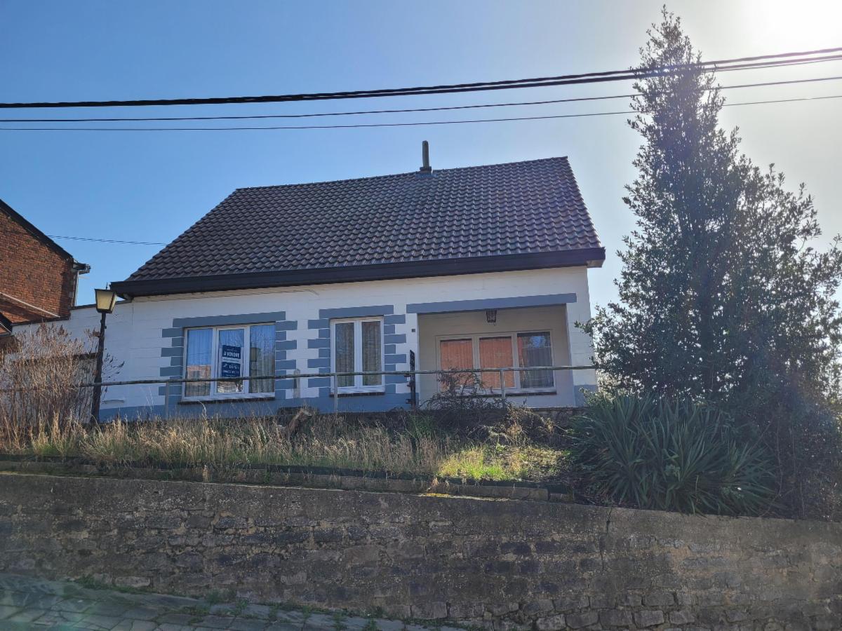 Maison quatre façades à rénover