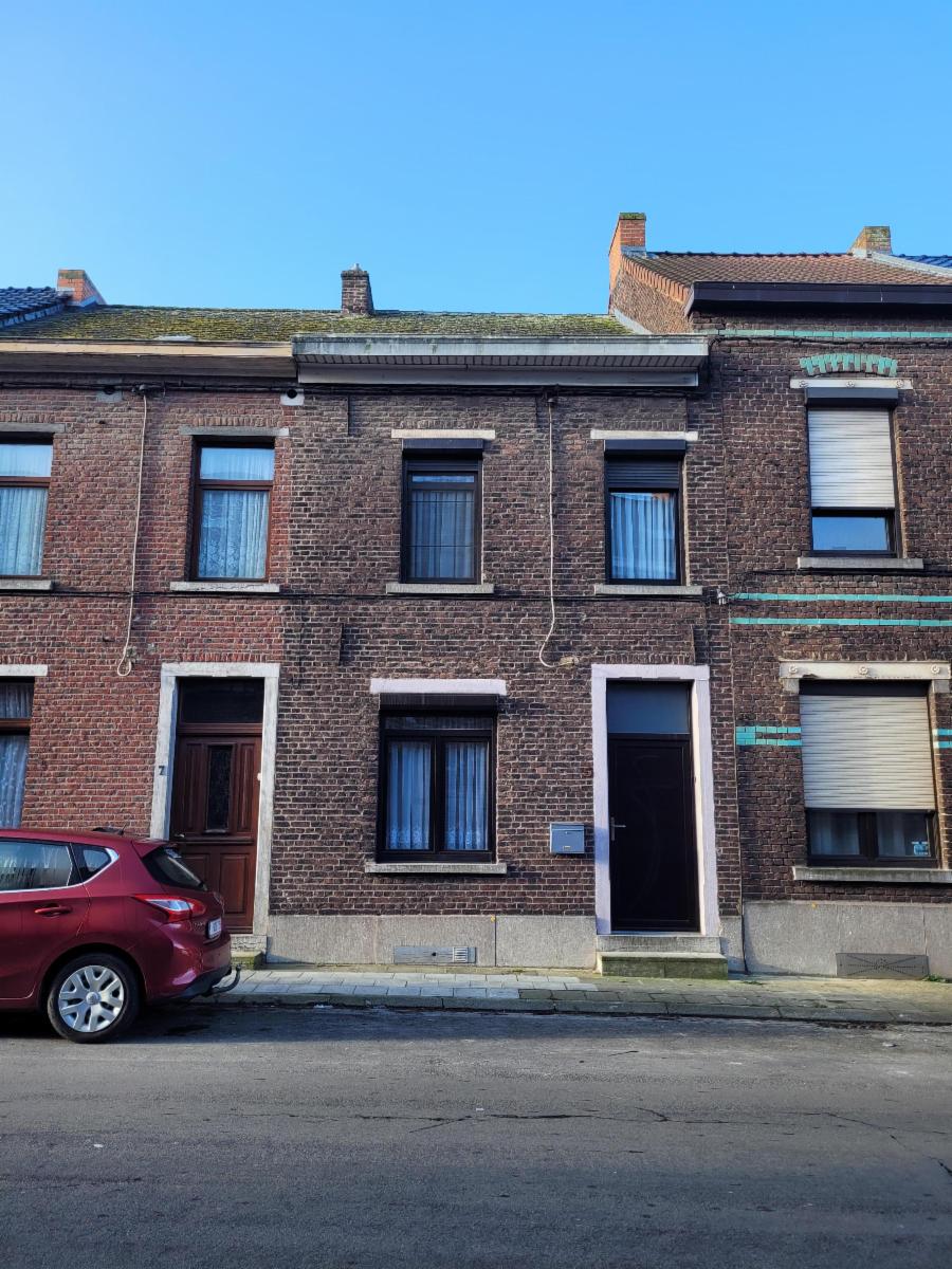 Maison deux façades avec garage non attenant