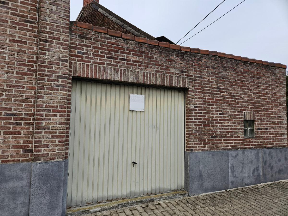 photo 2 du bien Maison 3 façades - 3 chambres - 2 garages - beau jardin