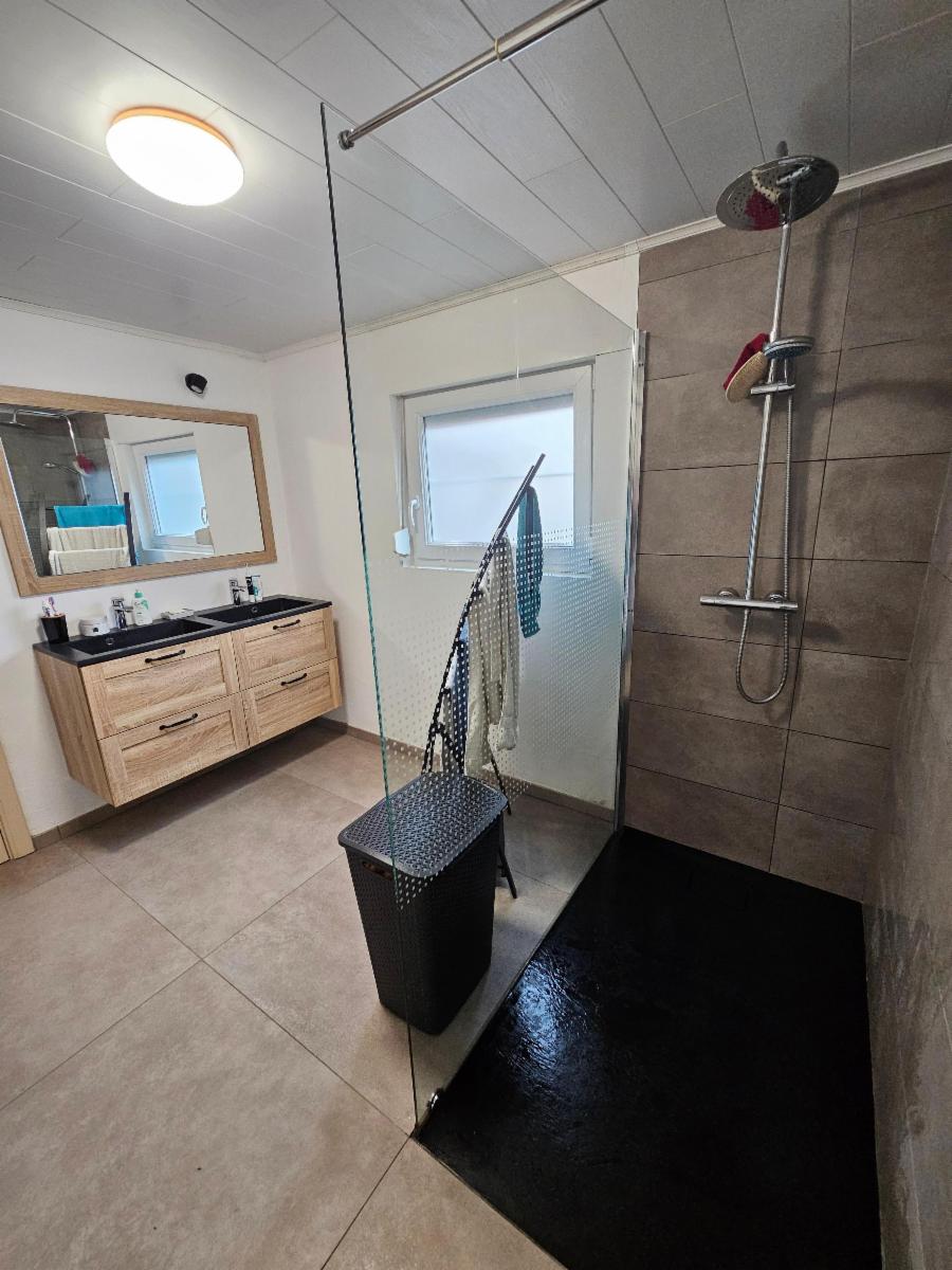 photo 12 du bien Maison 3 façades - 3 chambres - 2 garages - beau jardin