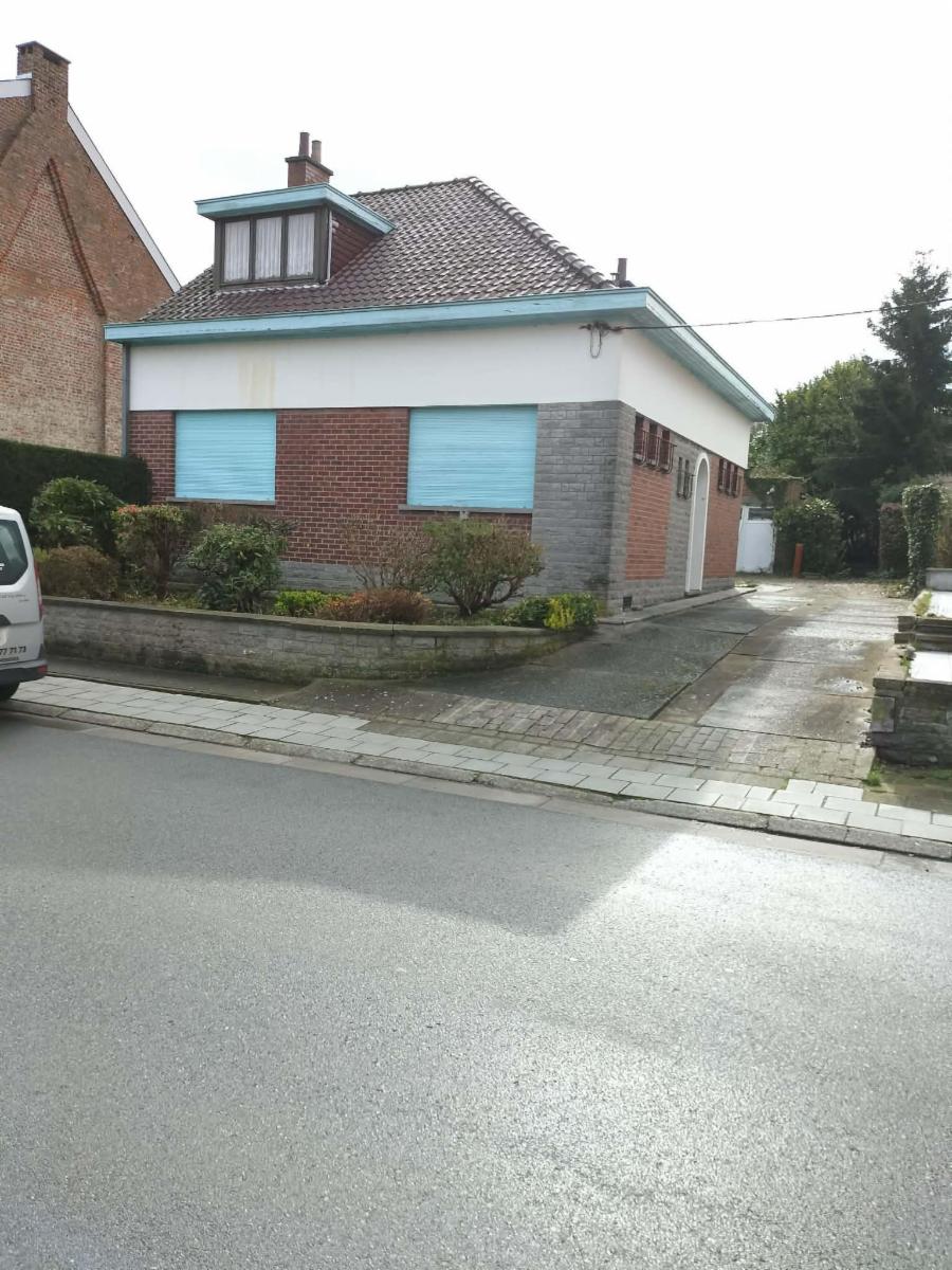 photo 2 du bien Maison 4 façades à rénover - 2 chambres - 2 garages - jardin
