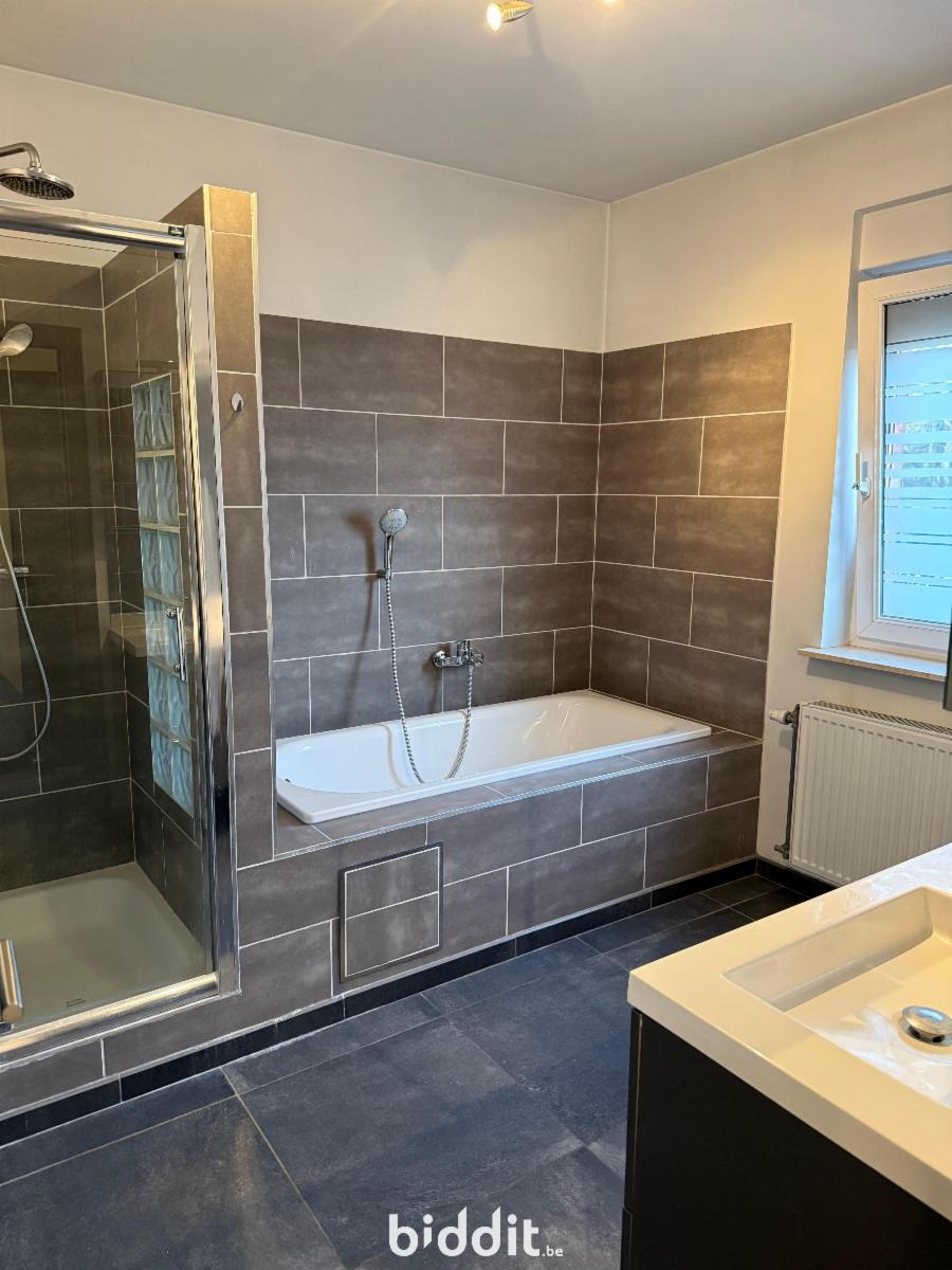 photo 8 du bien Maison avec jardin. et garage.