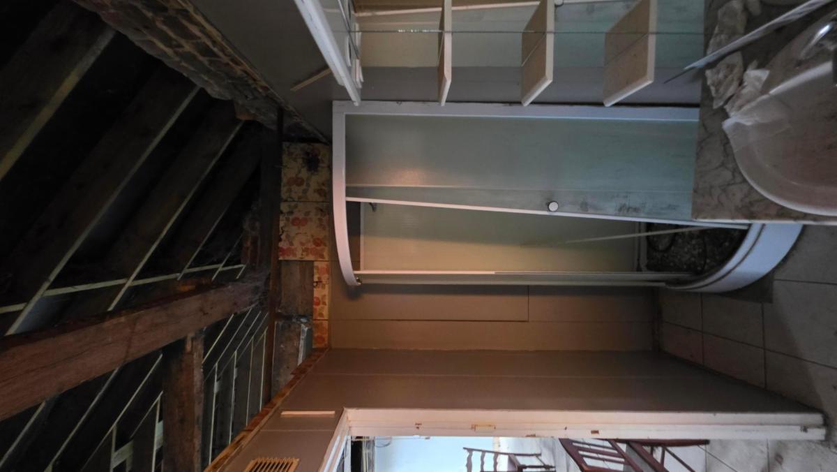 photo 7 du bien maison d'habitation à rénover complètement 