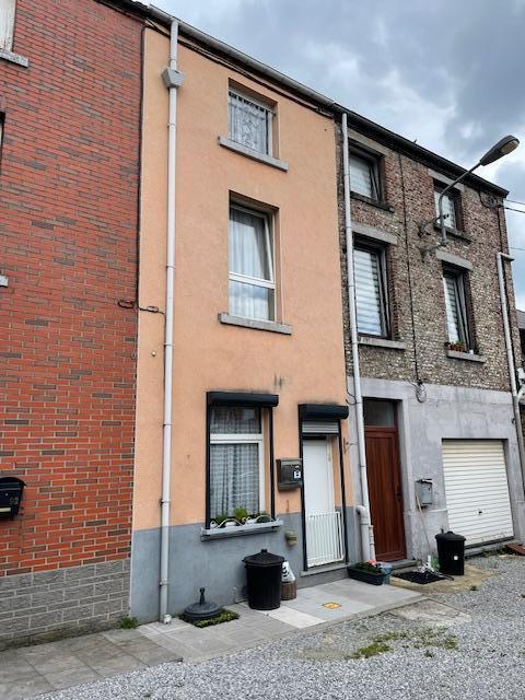 SOUS OPTION Belle maison d'habitation avec dépendance 