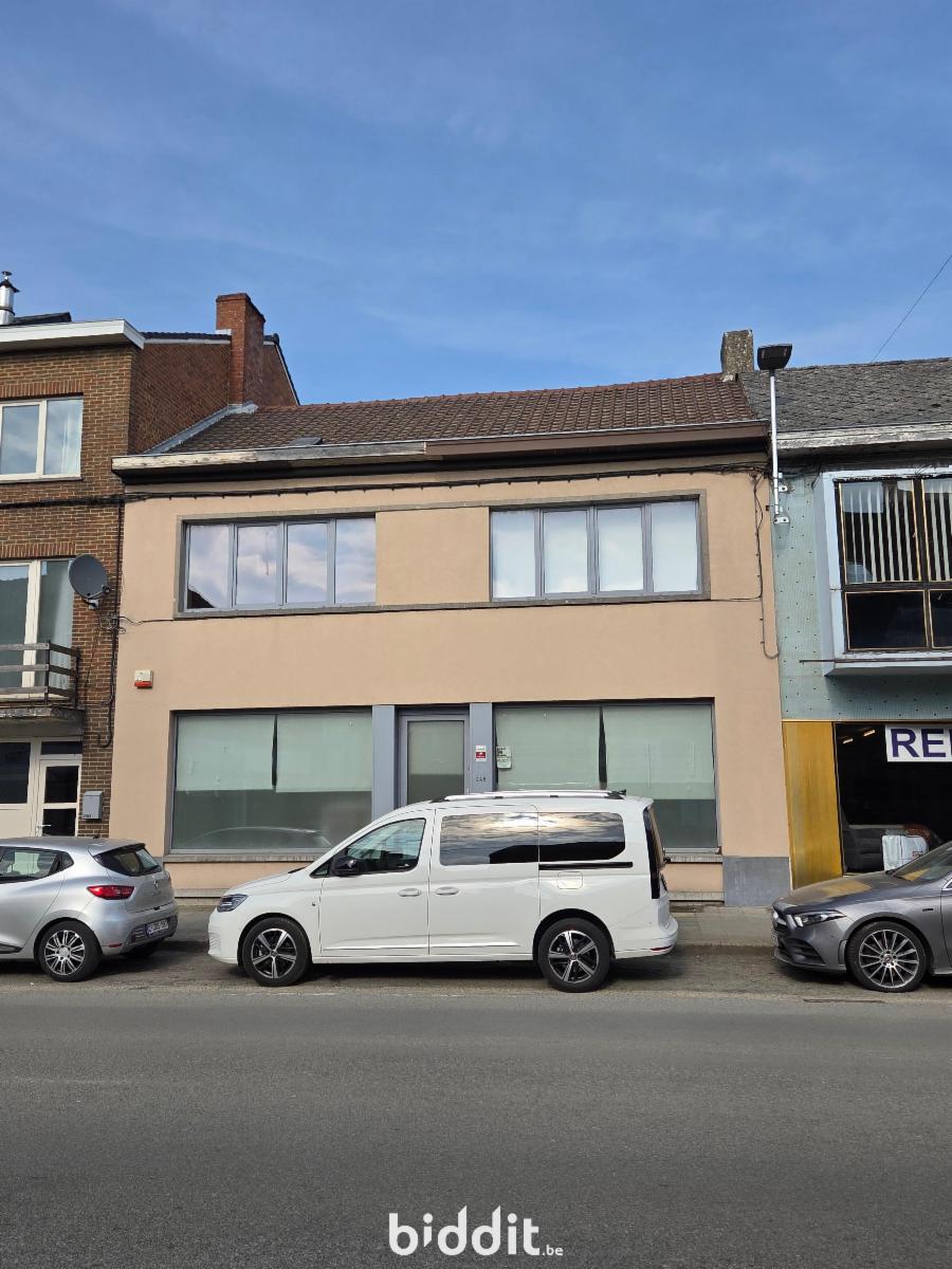 Maison enchères BIDDIT - Chaussée Paul Houtart248, 7110 Houdeng-Goegnies