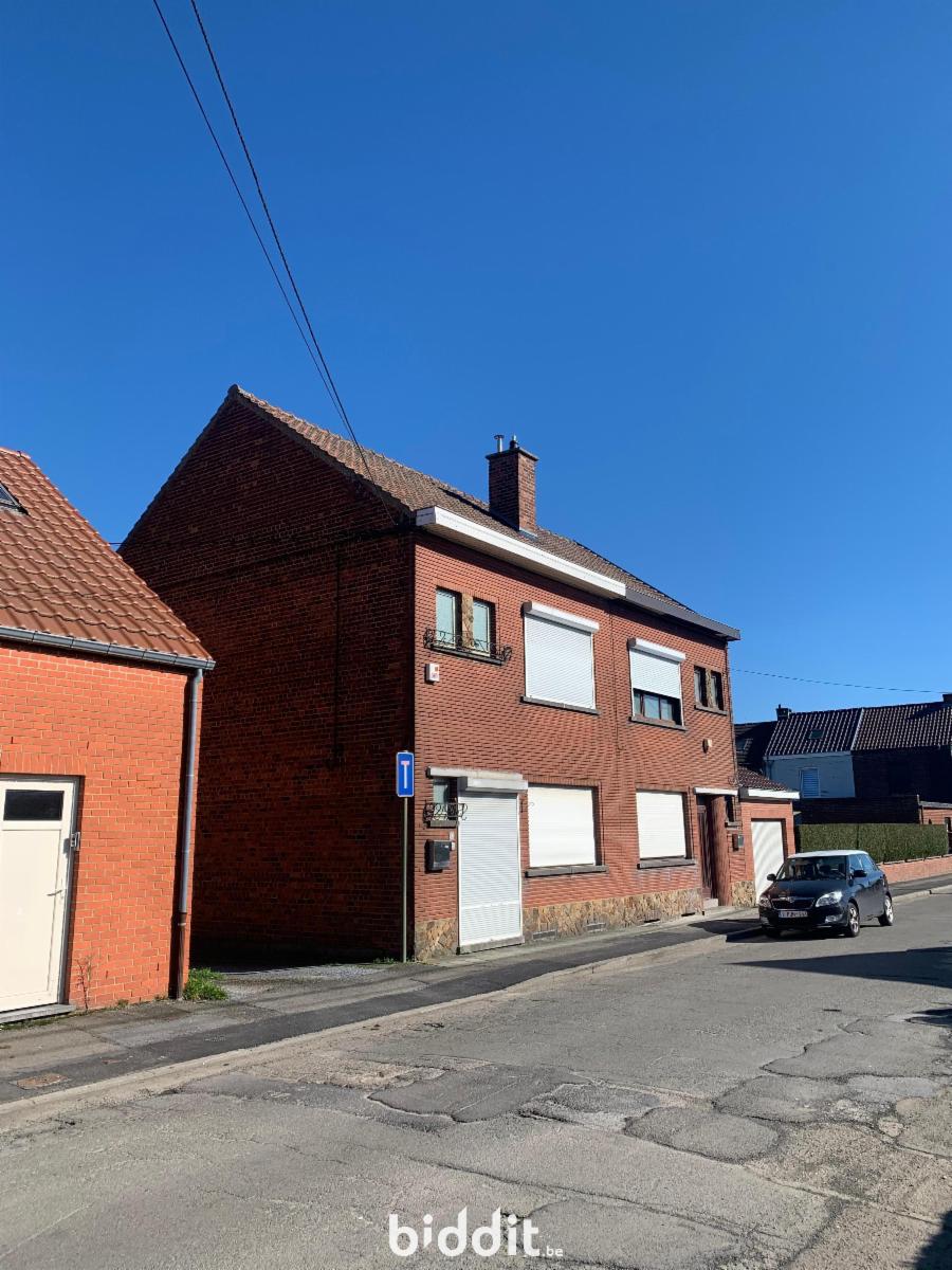 photo 2 du bien Maison 3 façades avec jardin et garage à La Louvière.