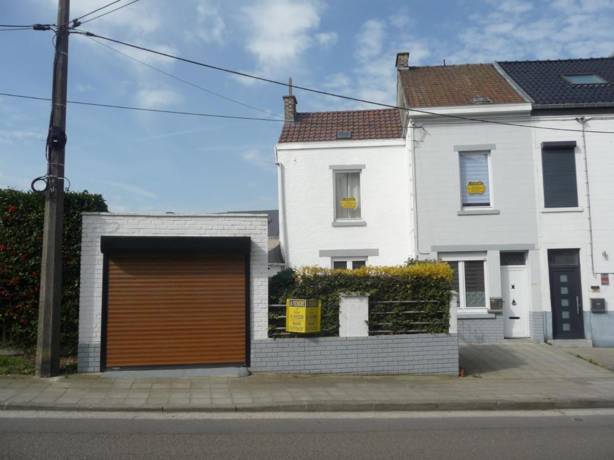 photo 2 du bien BELLE MAISON 3 FACADES avec garages et cour. 