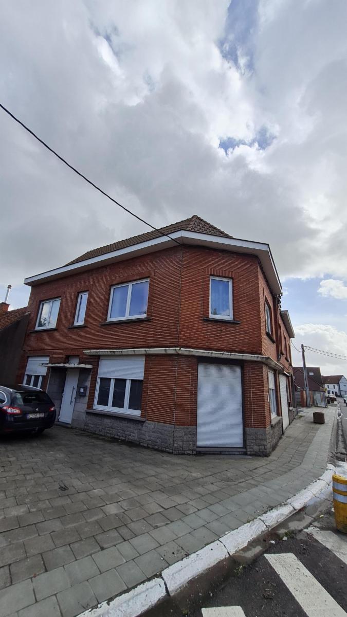 Maison unifamiliale offrant un beau potentiel