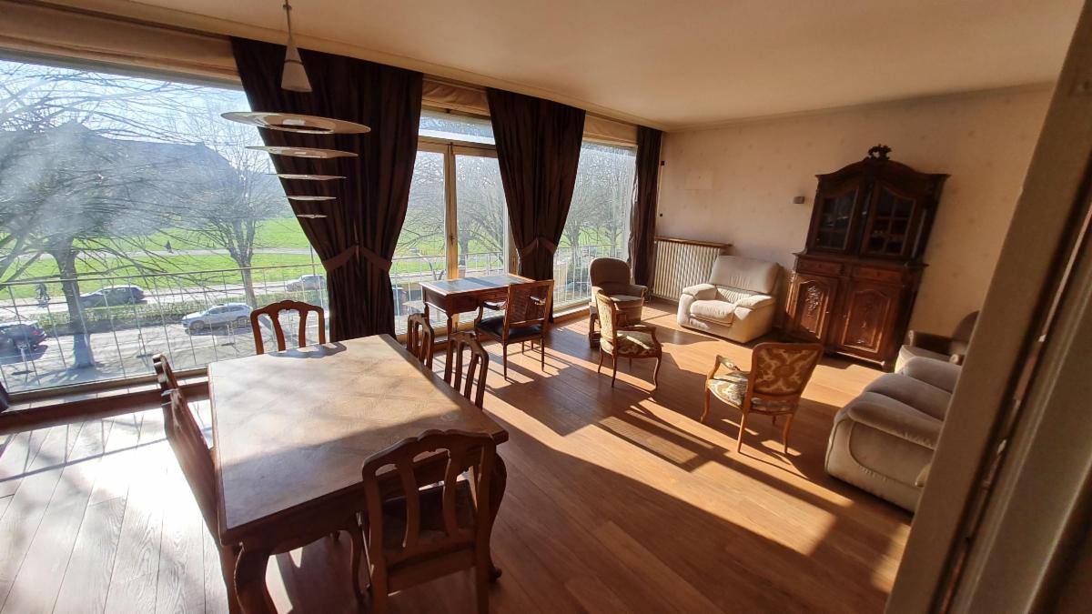 Appartement 3 chambres de + ou - 125 m² très bien situé