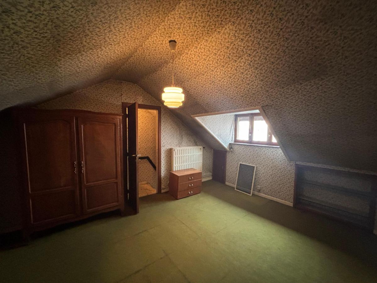 Photo 3 du bien Une maison avec dépendances et cour.
