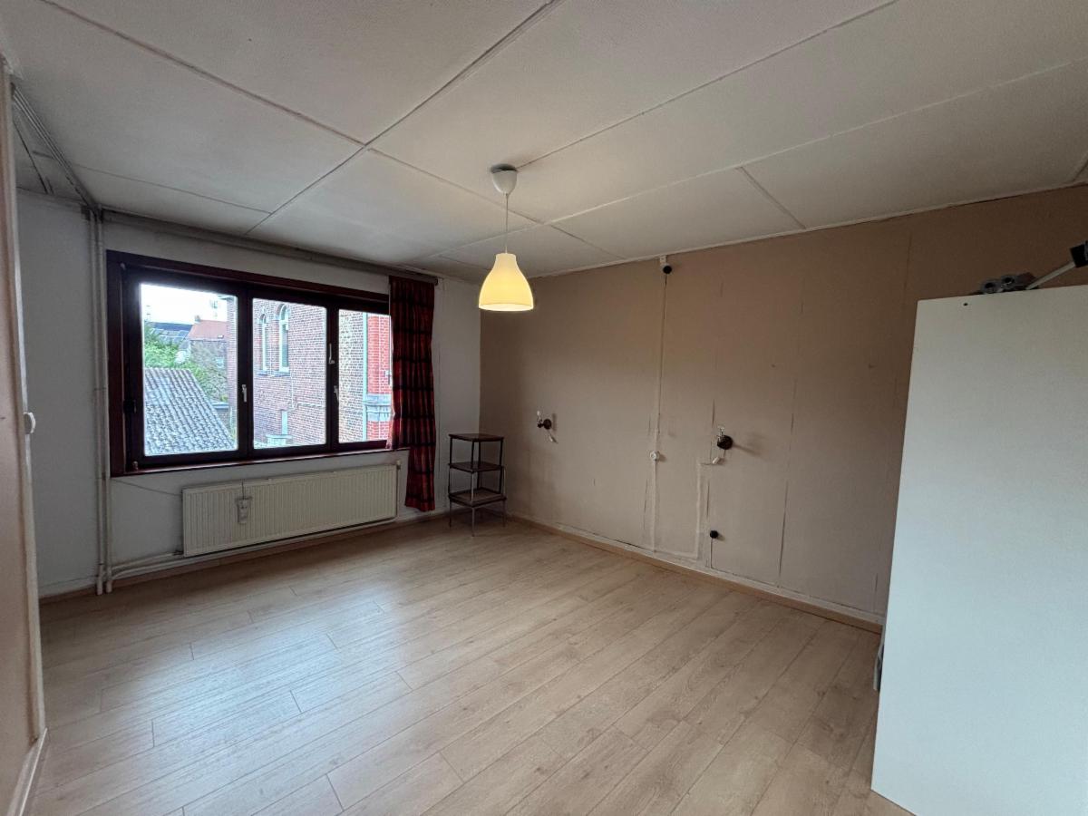 Photo 4 du bien Une maison avec dépendances et cour.