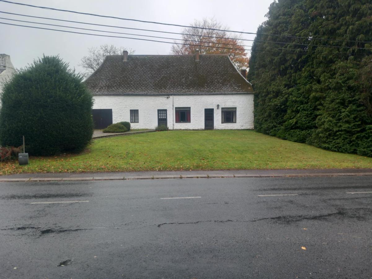 FERMETTE dans un cadre verdoyant située dans le centre