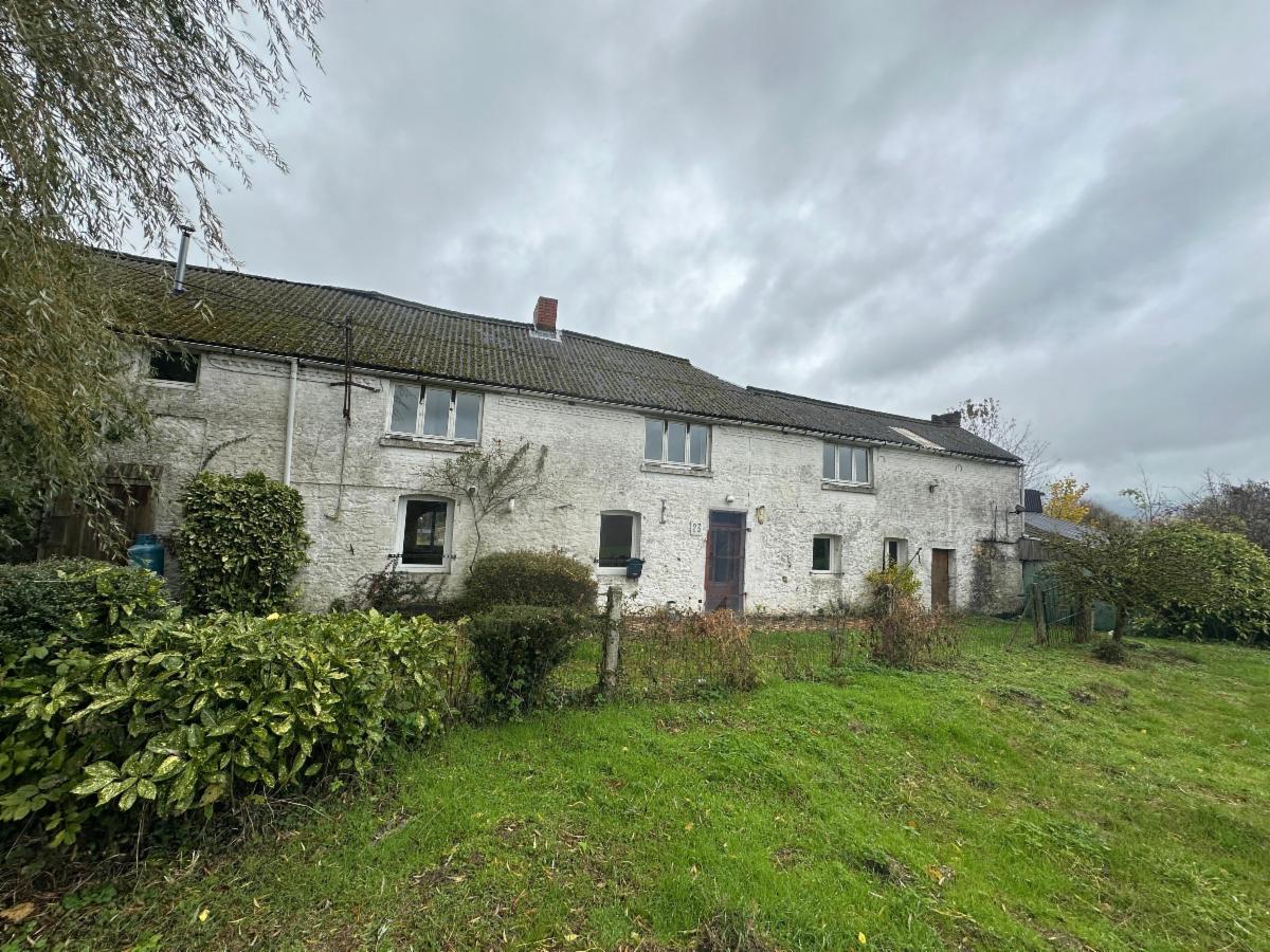 Ferme à restaurer dans un cadre champêtre avec beaux volumes