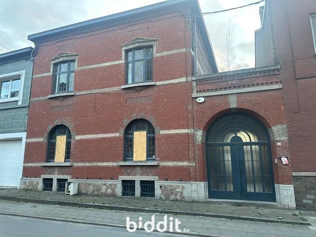 Maison + 2 garages à Montignies-sur-Sambre