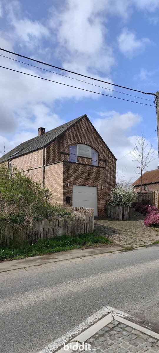 Maison enchères BIDDIT - Rue de Dour8B, 7080 Sars-la-Bruyère