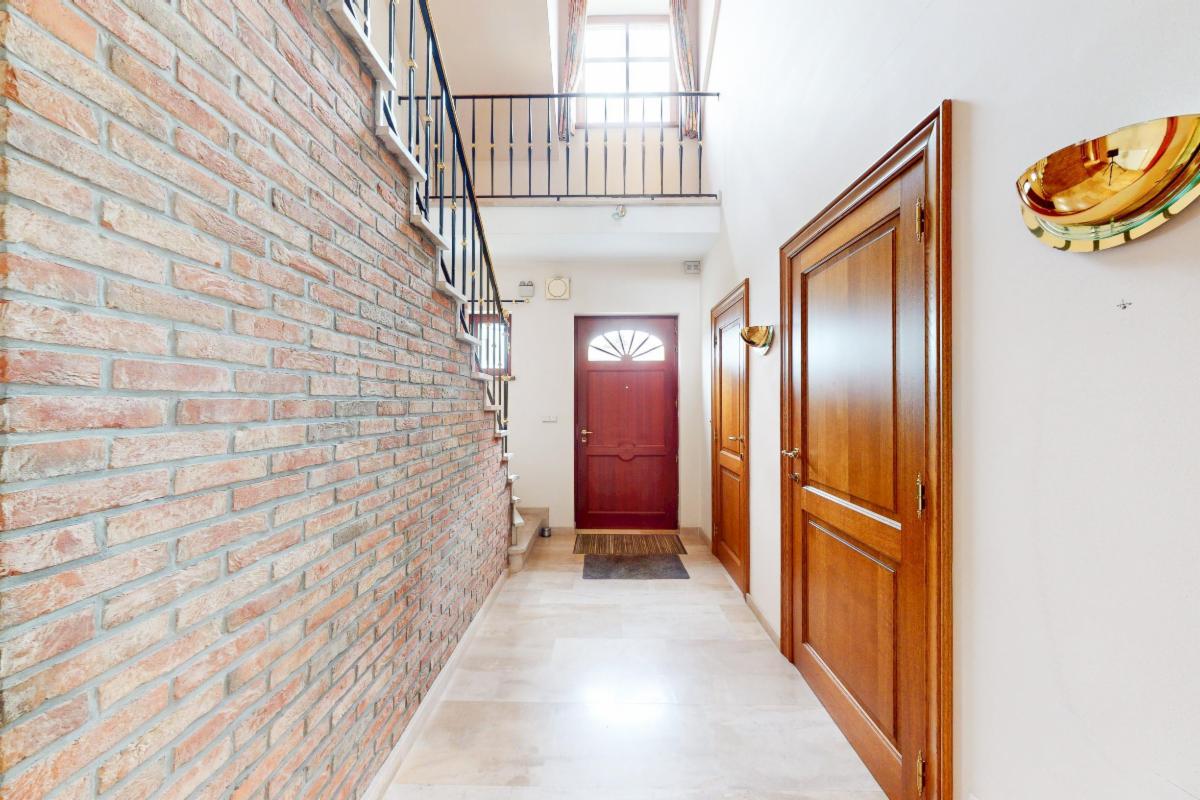 Photo 9 du bien Magnifique villa avec garage, parking et jardin