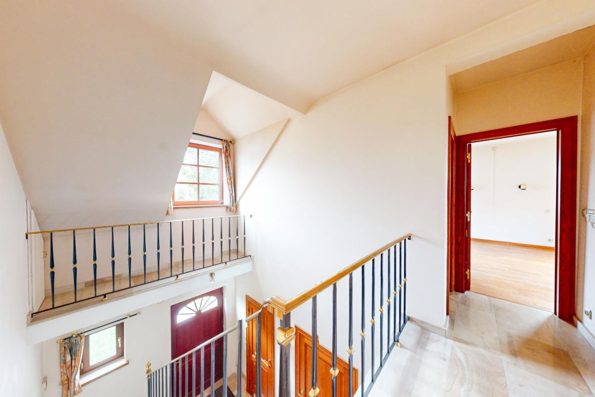 Photo 18 du bien Magnifique villa avec garage, parking et jardin