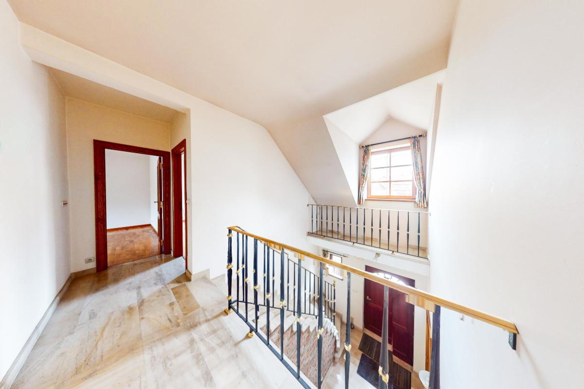 Photo 19 du bien Magnifique villa avec garage, parking et jardin