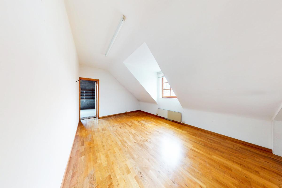 Photo 20 du bien Magnifique villa avec garage, parking et jardin