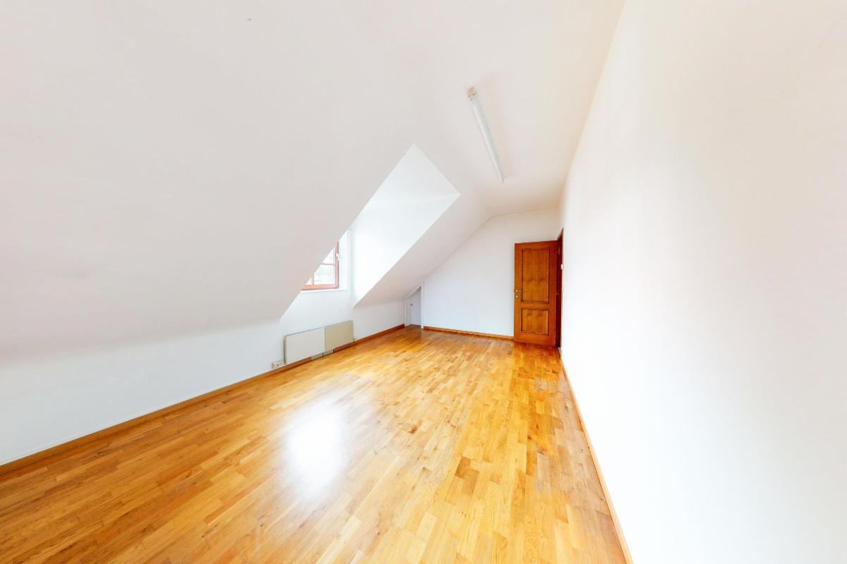 Photo 21 du bien Magnifique villa avec garage, parking et jardin