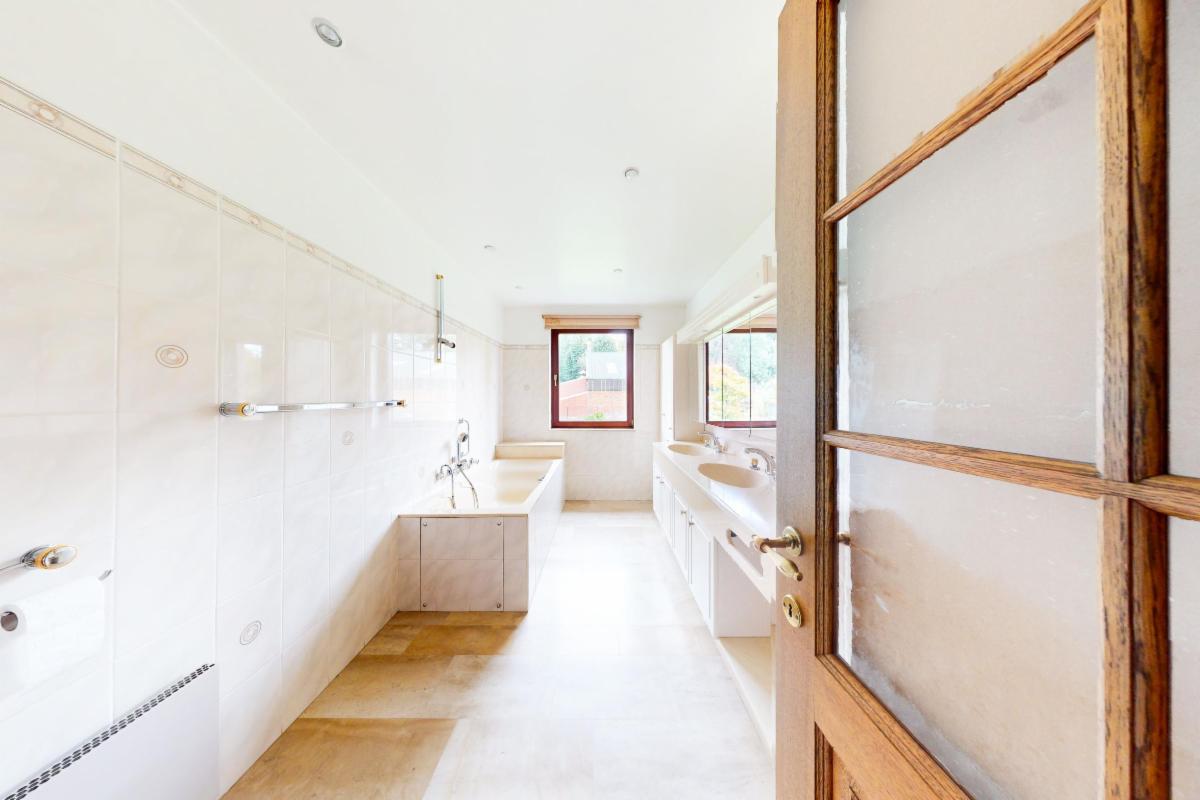 Photo 25 du bien Magnifique villa avec garage, parking et jardin