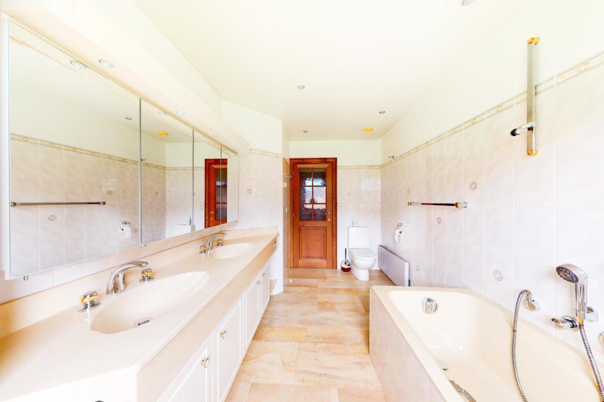 Photo 26 du bien Magnifique villa avec garage, parking et jardin