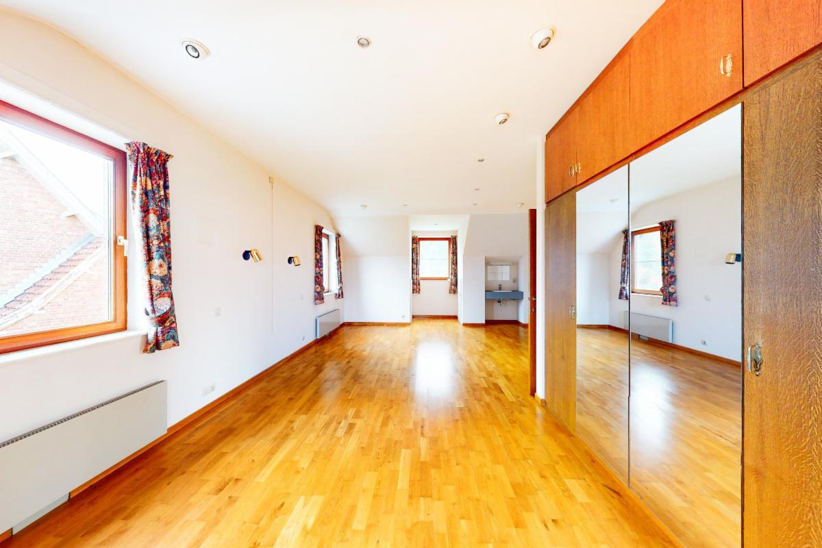 Photo 28 du bien Magnifique villa avec garage, parking et jardin