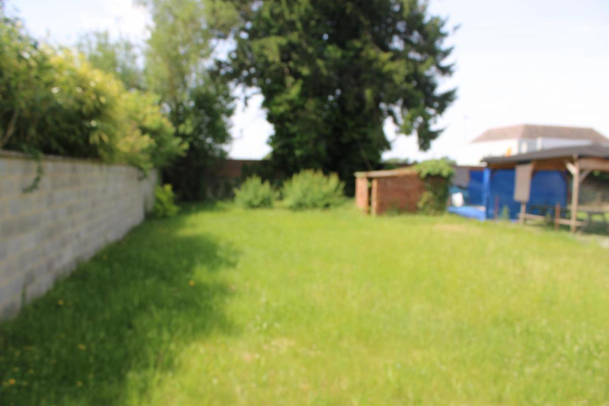 Photo 4 du bien Maison à rénover 3 façades avec jardin