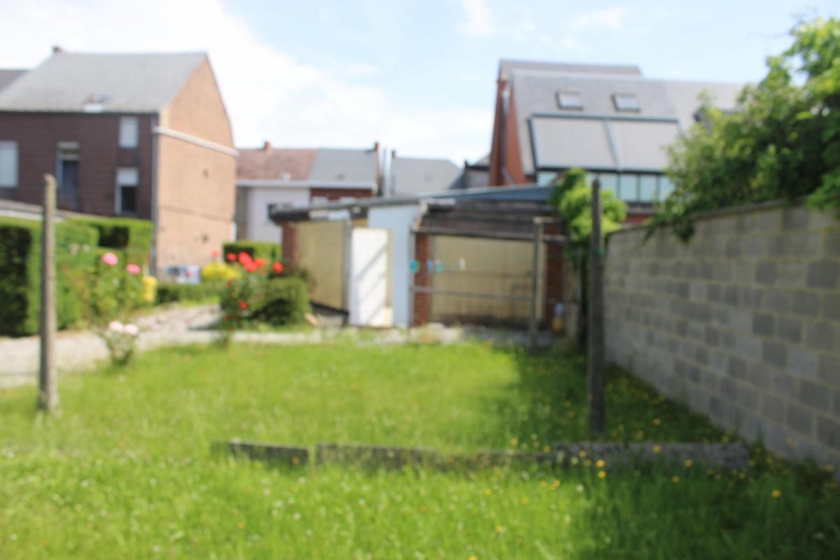 Photo 5 du bien Maison à rénover 3 façades avec jardin