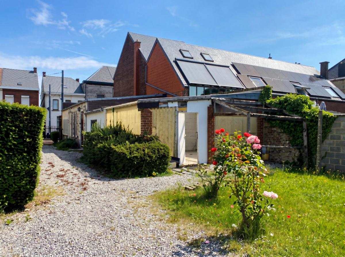 Photo 14 du bien Maison à rénover 3 façades avec jardin