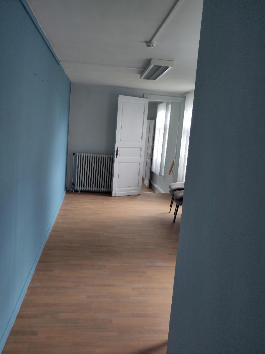 photo 14 du bien Bâtiment scolaire 2 façades avec jardin et garage