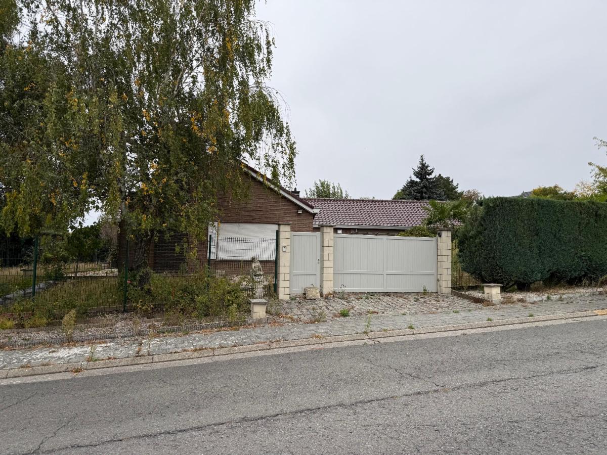 Maison de plain pied sise au calme.