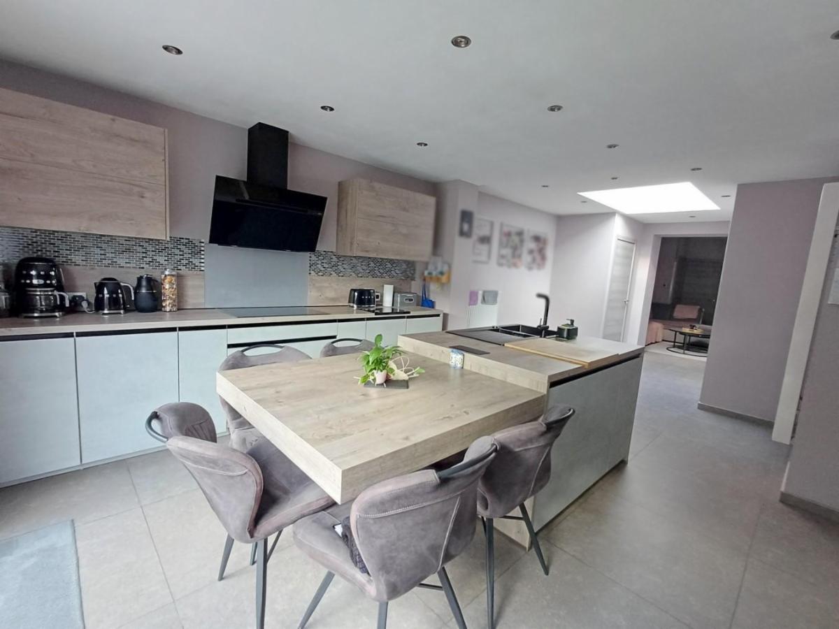 Maison ent. rénovée avec matériaux de qualité, 4 chambres