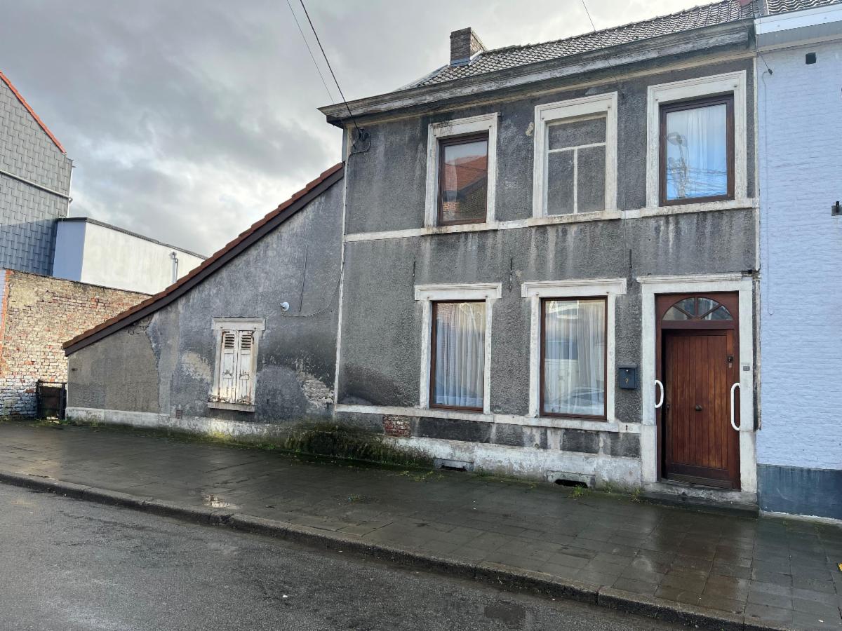 Maison 3 façades, 3 chambres, petite cour, SANS JARDIN