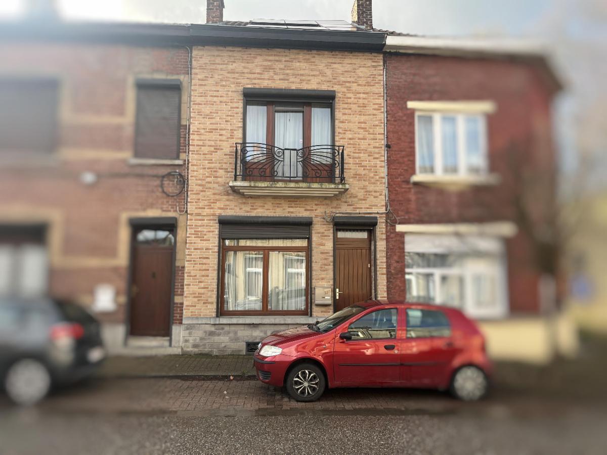 Maison 2 façades, 3 chambres avec double garage et jardin