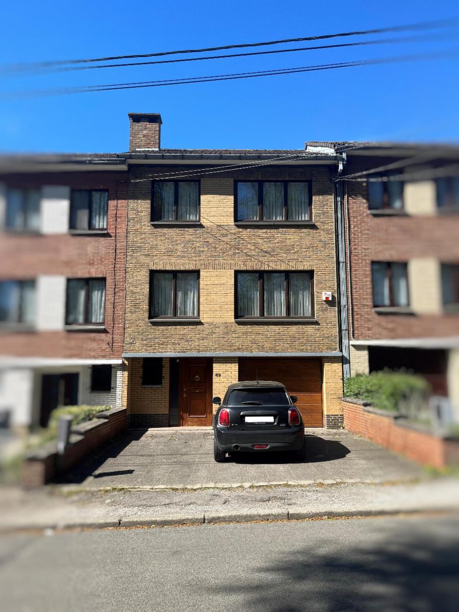 Maison bel-étage, 2 chambres, garage et jardin